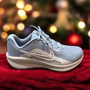 NEW Women’s NIKE Downshifter 13 Wide (Size 8.5 W)